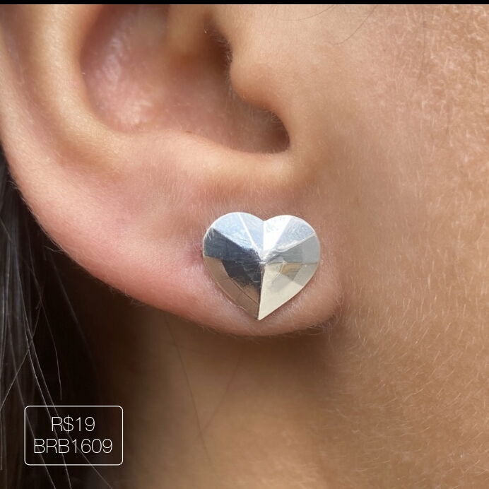 Brinco Coração 3D Facetado Prateado